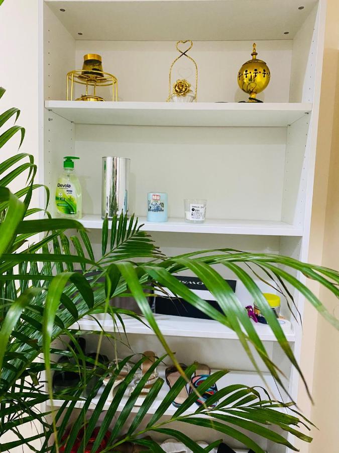 Nash Guest House Females Only Dubai Exterior photo