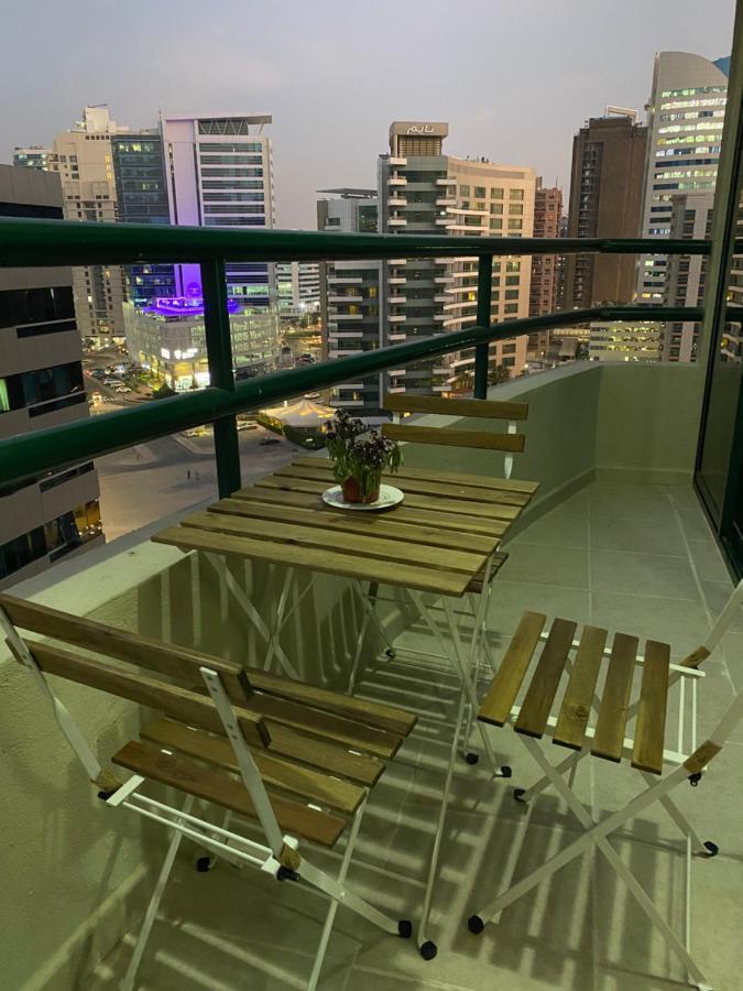 Nash Guest House Females Only Dubai Exterior photo